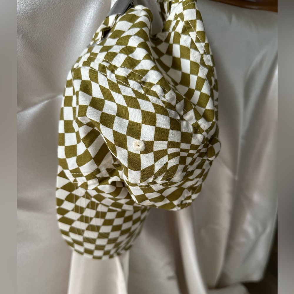 NWOT baggu trippy checker hat